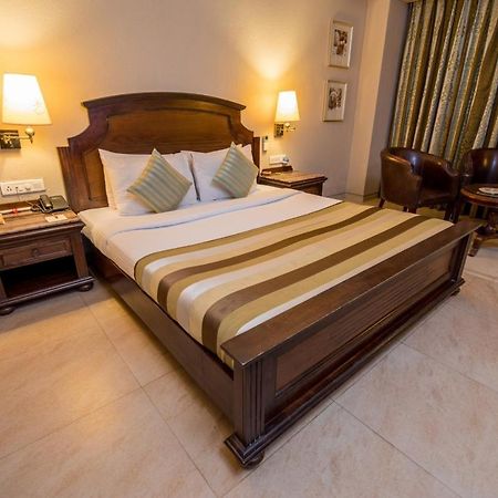 Hotel Le Cypress บาแรลลี ภายนอก รูปภาพ