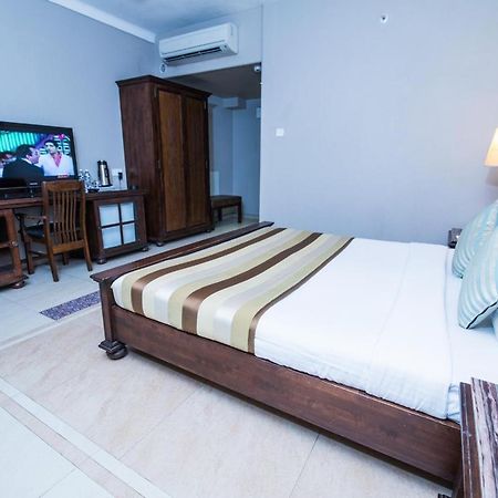 Hotel Le Cypress บาแรลลี ภายนอก รูปภาพ