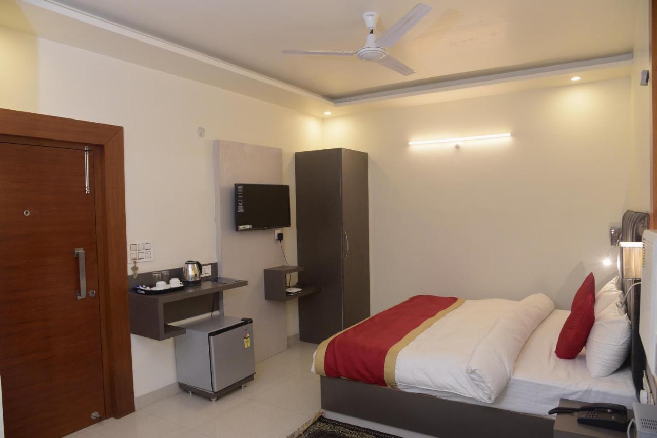 Hotel Le Cypress บาแรลลี ภายนอก รูปภาพ