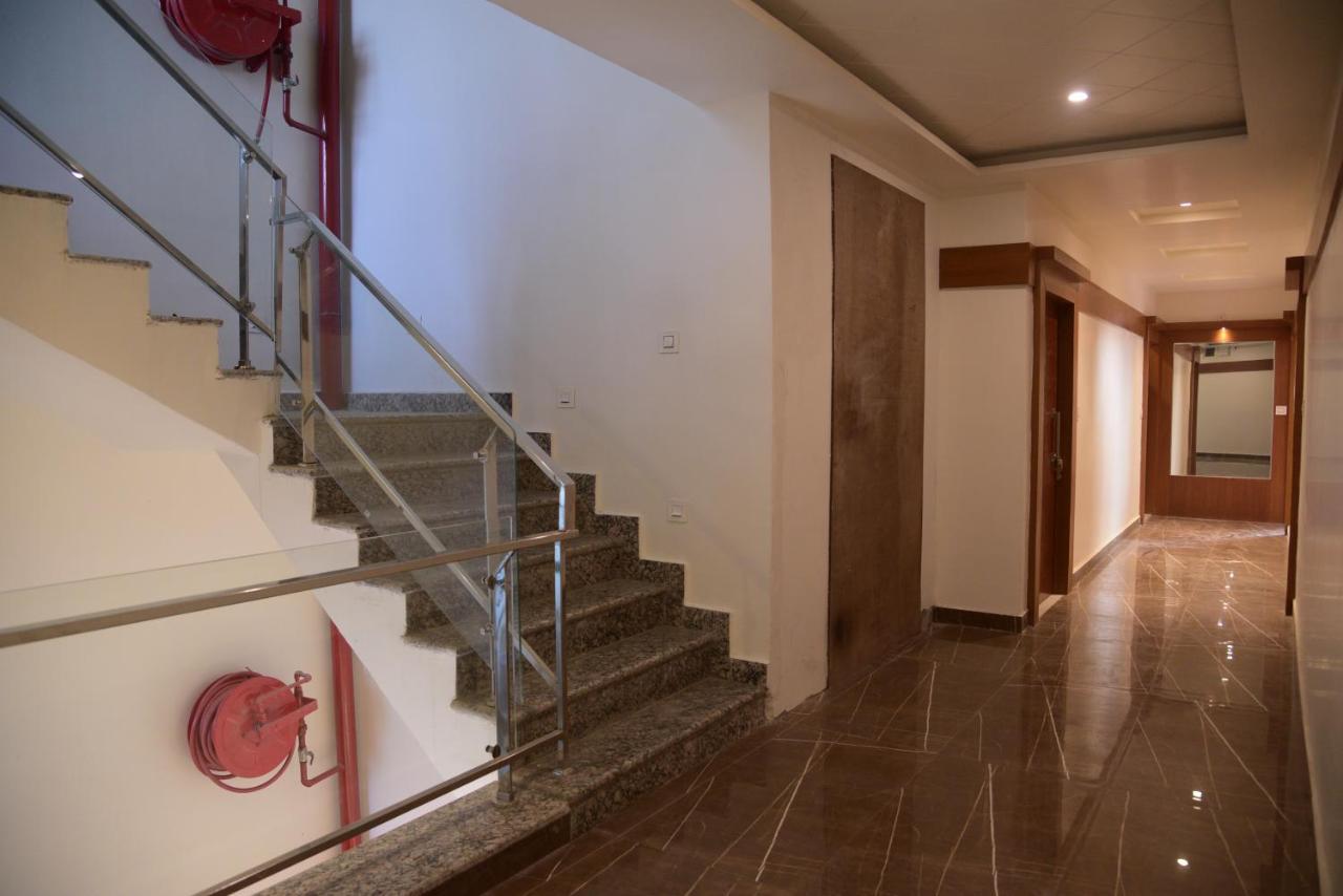 Hotel Le Cypress บาแรลลี ภายนอก รูปภาพ