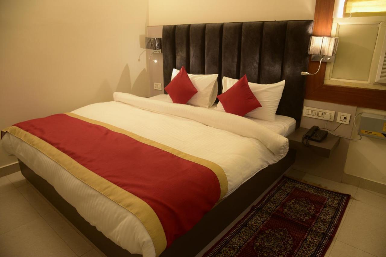 Hotel Le Cypress บาแรลลี ภายนอก รูปภาพ