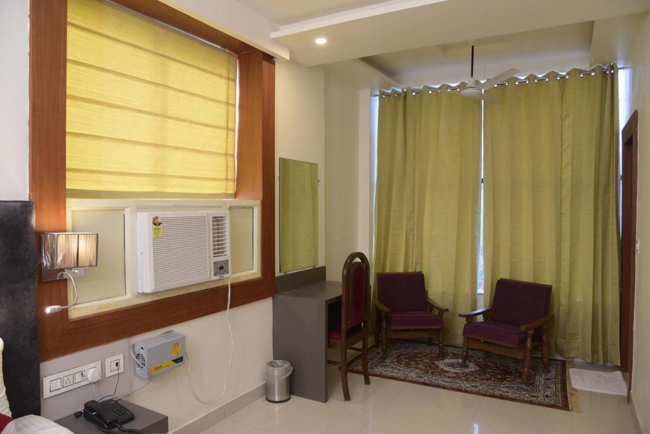 Hotel Le Cypress บาแรลลี ภายนอก รูปภาพ