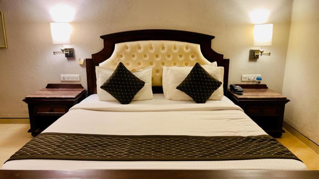 Hotel Le Cypress บาแรลลี ภายนอก รูปภาพ