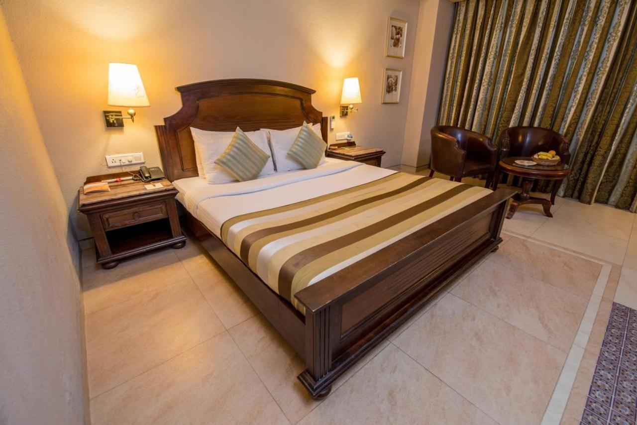 Hotel Le Cypress บาแรลลี ภายนอก รูปภาพ