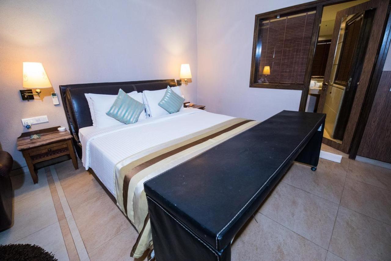 Hotel Le Cypress บาแรลลี ภายนอก รูปภาพ